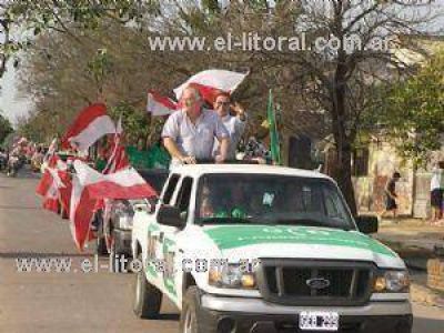 Con una caravana, los radicales recorrieron 9 barrios de Capital