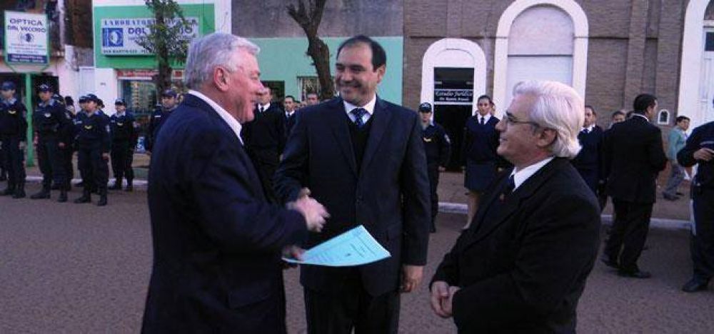 El Gobierno provincial hizo entrega del titulo de propiedad al cuartel de Bomberos Voluntarios de Santo Tom�