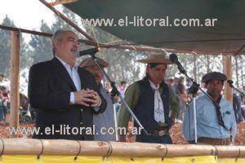 Colombi ratific� la soberan�a provincial para definir c�mo producir en Corrientes