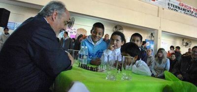 El Gobernador anunci� en Monte Caseros la construcci�n de una nueva escuela secundaria