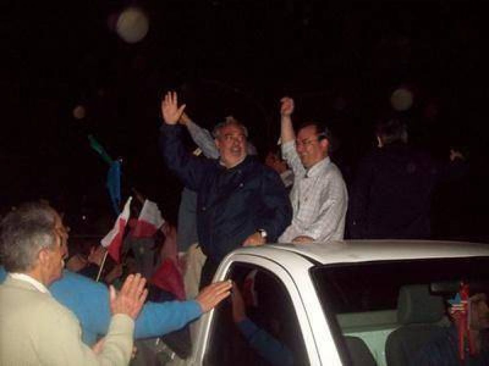 En Monte Caseros, Ricardo Colombi encabez� una caravana y un acto multitudinarios
