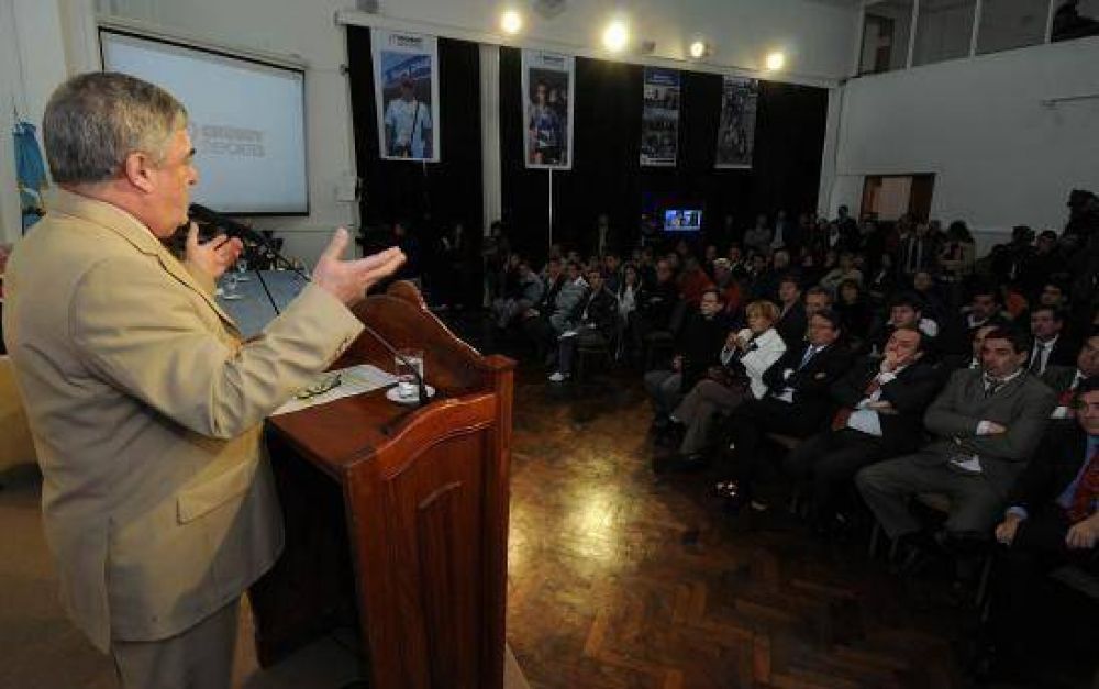 El Gobernador valor� el haber integrado con el deporte a 51 comunidades