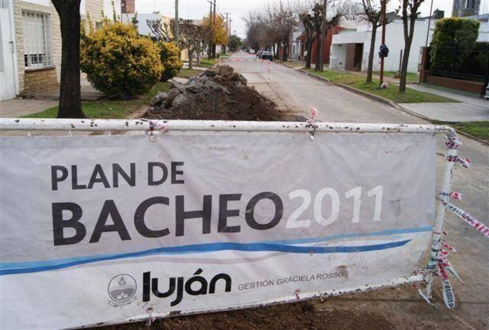 LUJ�N - TR�NSITO RESTRINGIDO POR REPARACI�N DE BACHE