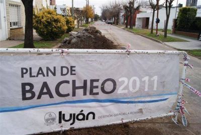 LUJ�N - TR�NSITO RESTRINGIDO POR REPARACI�N DE BACHE
