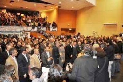"Obras son amores" resalt� el Gobernador Gioja