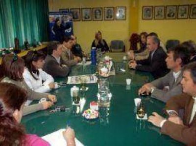 Nikich se reuni� con miembros de la C�mara de Comercio