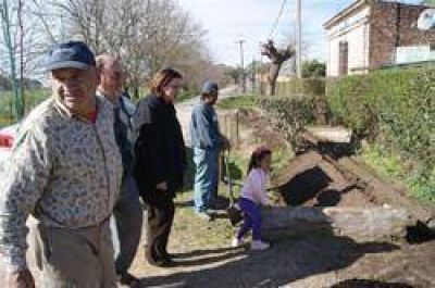 LUJ�N - GRACIELA ROSSO SUPERVISO LAS OBRAS DE LA RED DE AGUA CORRIENTE 