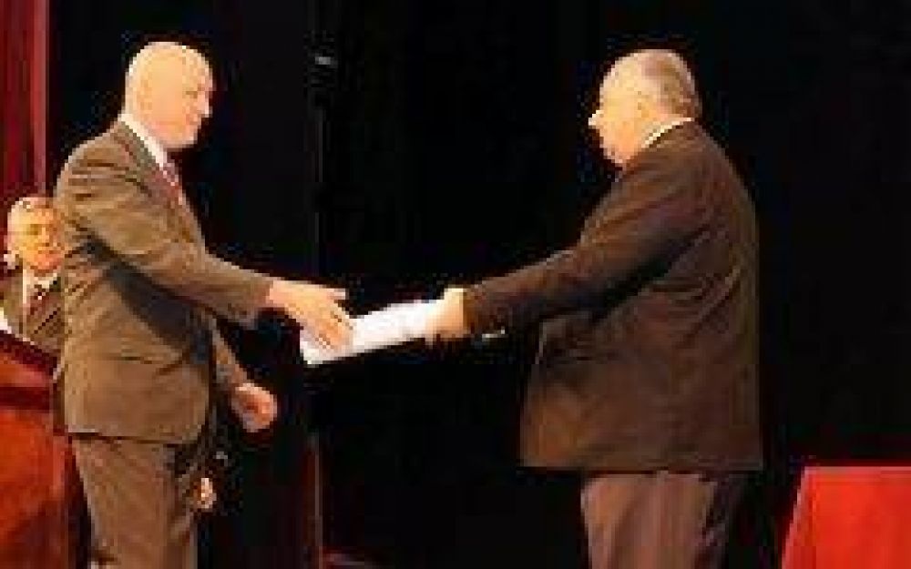 Entregaron diplomas a las futuras autoridades de la provincia