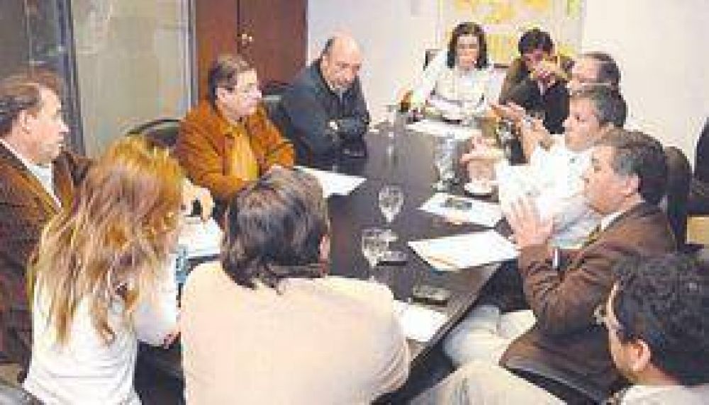 La Municipalidad anunci� la compra de ropa por m�s de $1 mill�n y varias obras