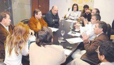 La Municipalidad anunci� la compra de ropa por m�s de $1 mill�n y varias obras