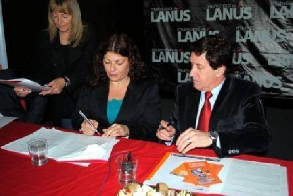 El foro de prevenci�n de adicciones debati� en el municipio de Lan�s