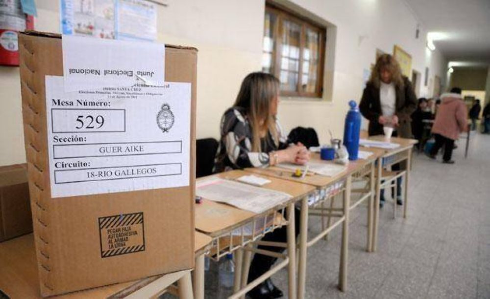 94 sublemas, 17 candidatos a Intendentes en R�o Gallegos, 9 en Caleta Olivia y la confusi�n en la calle y en el cuarto oscuro