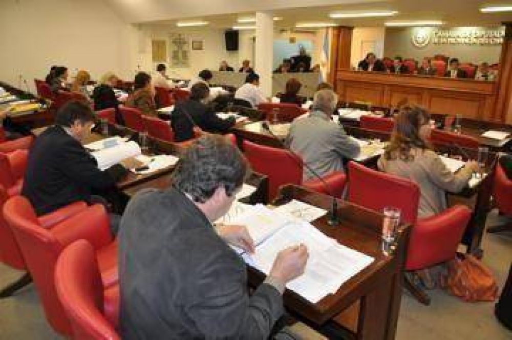DIPUTADOS, SEMANA POL�TICA Y VOLVER�N A SESION EL 21