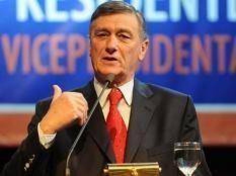 Binner: "No hay voluntad pol�tica para pagar el 82% m�vil"