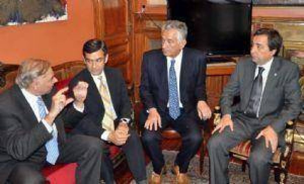Rosales no se podr� votar a s� mismo: tiene domicilio porte�o