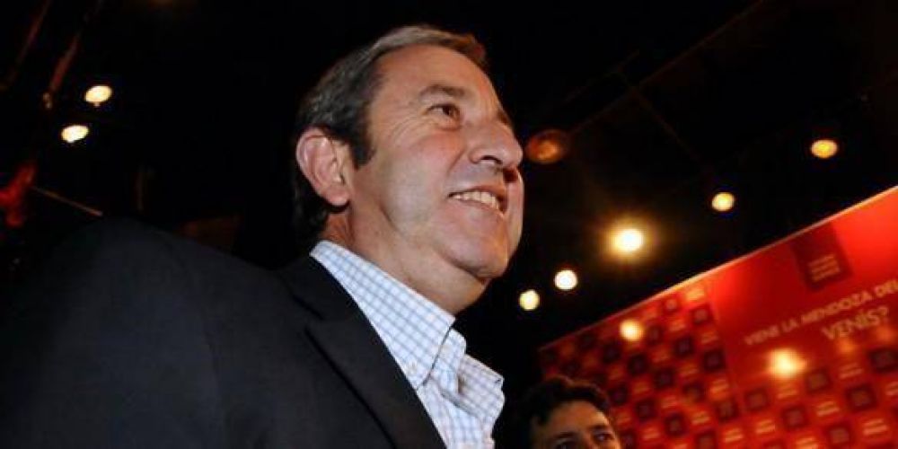 Julio Cobos descart� la posibilidad de conducir el radicalismo a partir de fin de a�o
