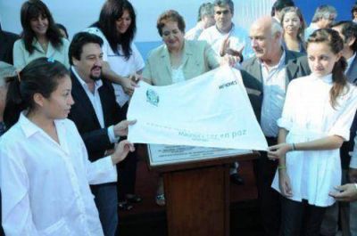 Closs inaugurar� la escuela Mois�s Bertoni en Santa Ana