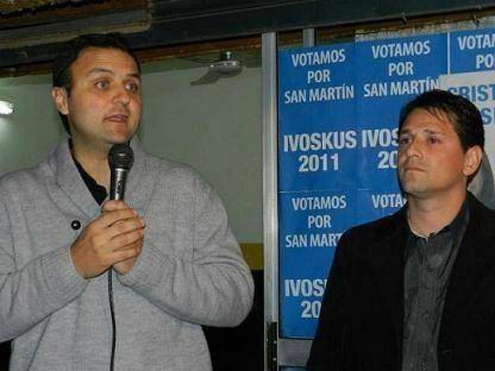 SAN MART�N - CRISTIAN TAPIA INAUGUR� UN LOCAL JUNTO A DANIEL IVOSKUS