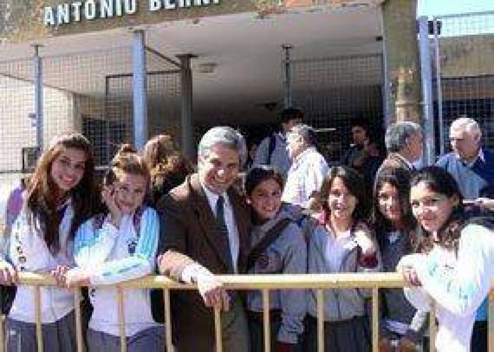 El candidato a gobernador visit� Villa Mercedes
