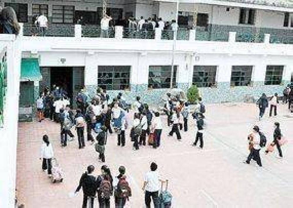 Construir�n playones deportivos en todas las escuelas de la provincia