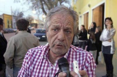 Saiz confirm� que se analiza el descuento al combustible