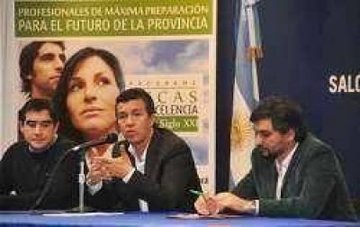 Becas a la Excelencia: Aguilar se reuni� con los postulantes 