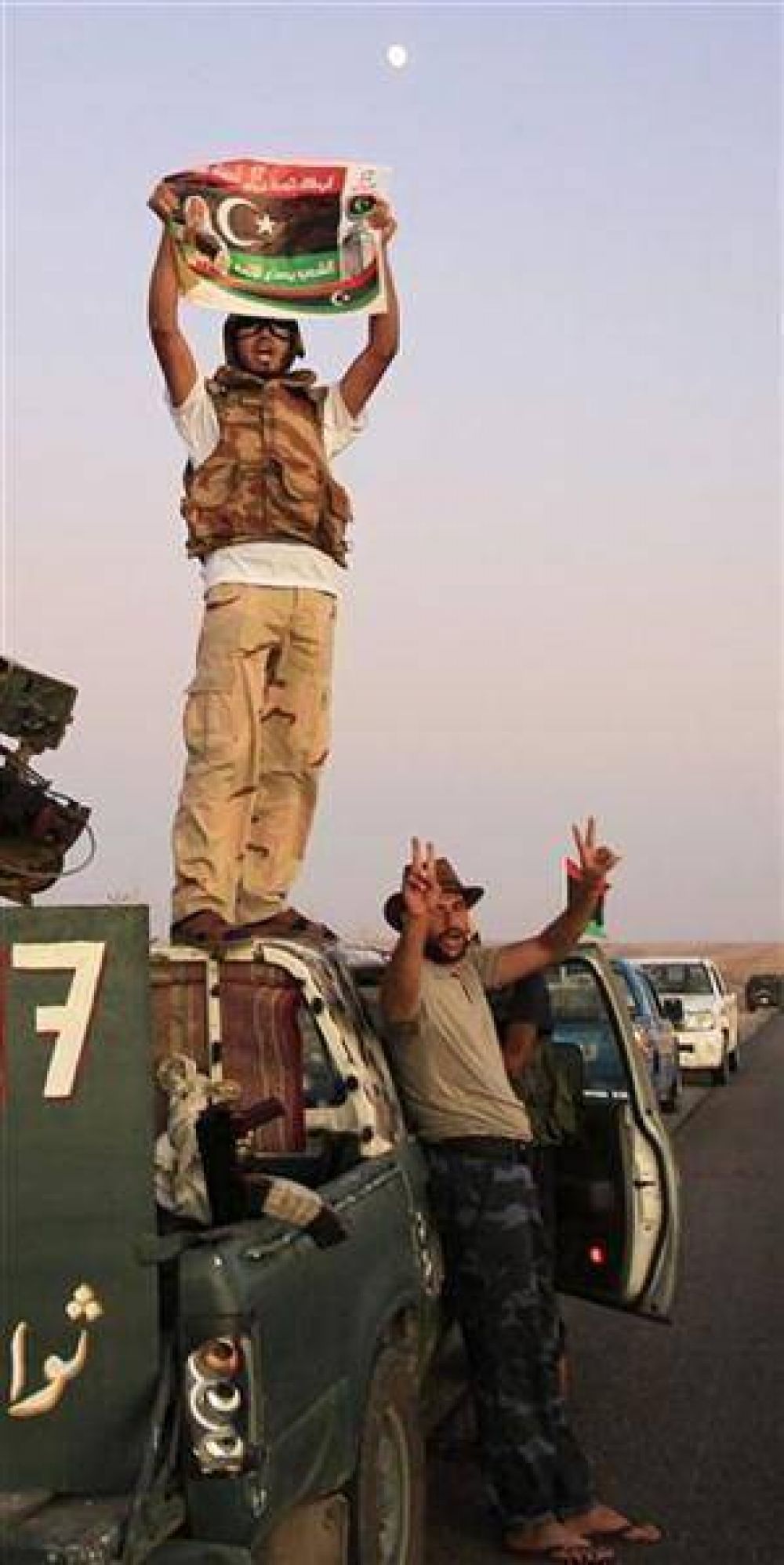 Khadafy promete resistir en Libia