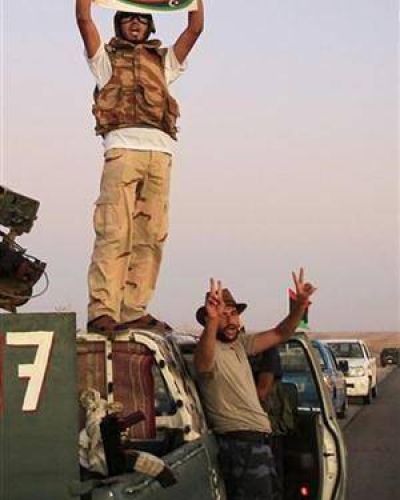 Khadafy promete resistir en Libia