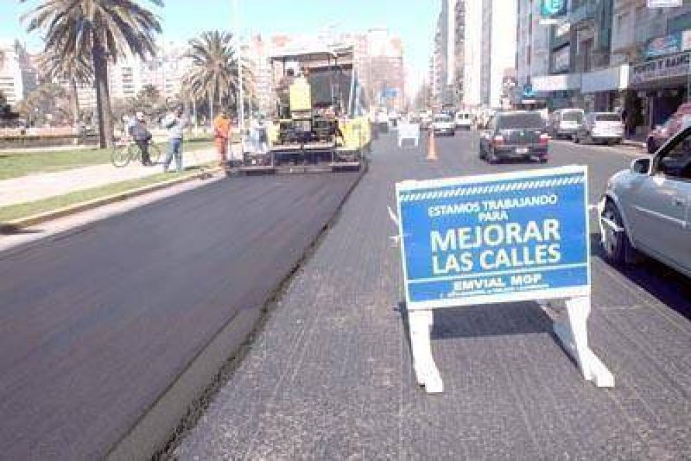 Ejecutan obras viales y de alumbrado en la zona de la Plaza del Milenio