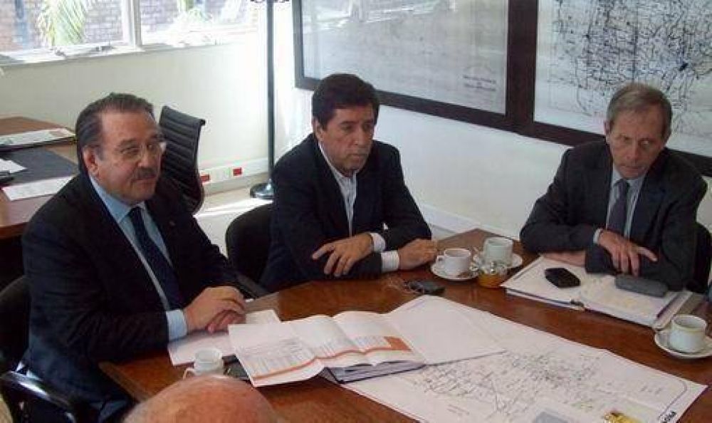 Anuncian acueducto desde el r�o Paran� 