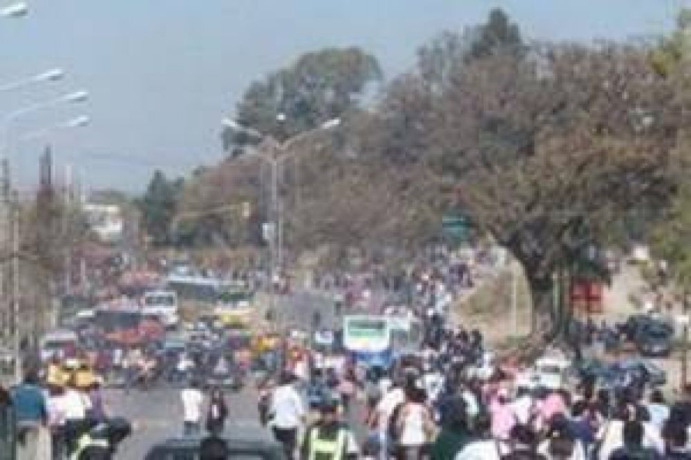 Protestan por la no adjudicaci�n de lotes en el Comedero y Huaico
