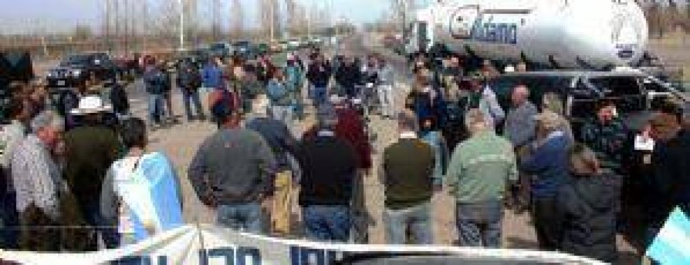 La "guerra'' por el agua lleg� a las rutas 