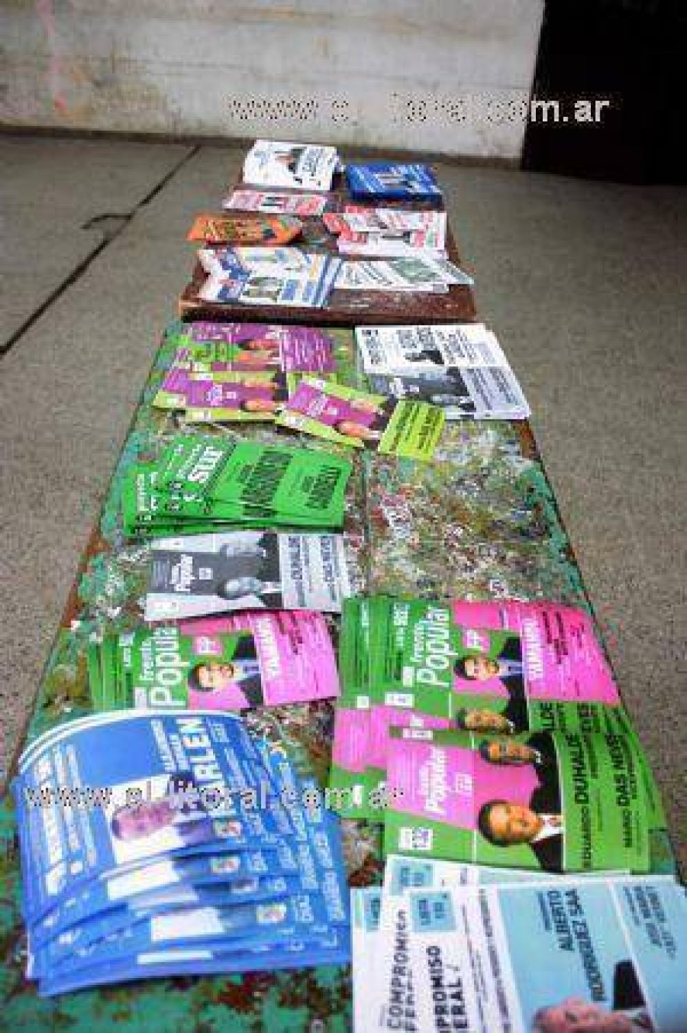 Acuden a la Junta provincial por el dise�o de las boletas de concejales