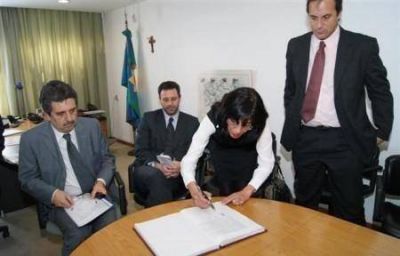 Firman convenio para estudio de saneamiento del R�o Luj�n  