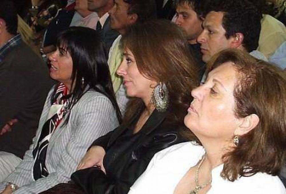 Mar�a In�s Fern�ndez particip� del plenario de Eduardo Duhalde 