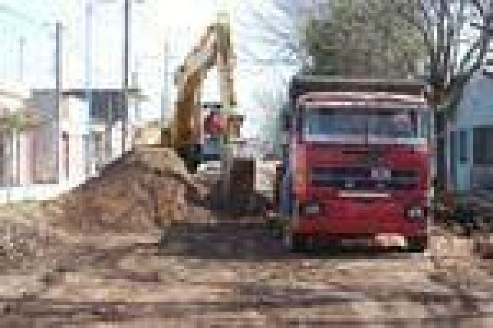 M�s pavimento en barrio Del Carmen