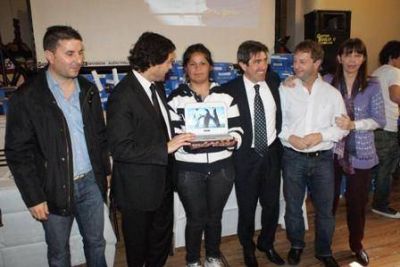 ENTREGAN 171 NETBOOKS EN EL COLEGIO NACIONAL DEL PROGRAMA CONECTAR IGUALDAD 