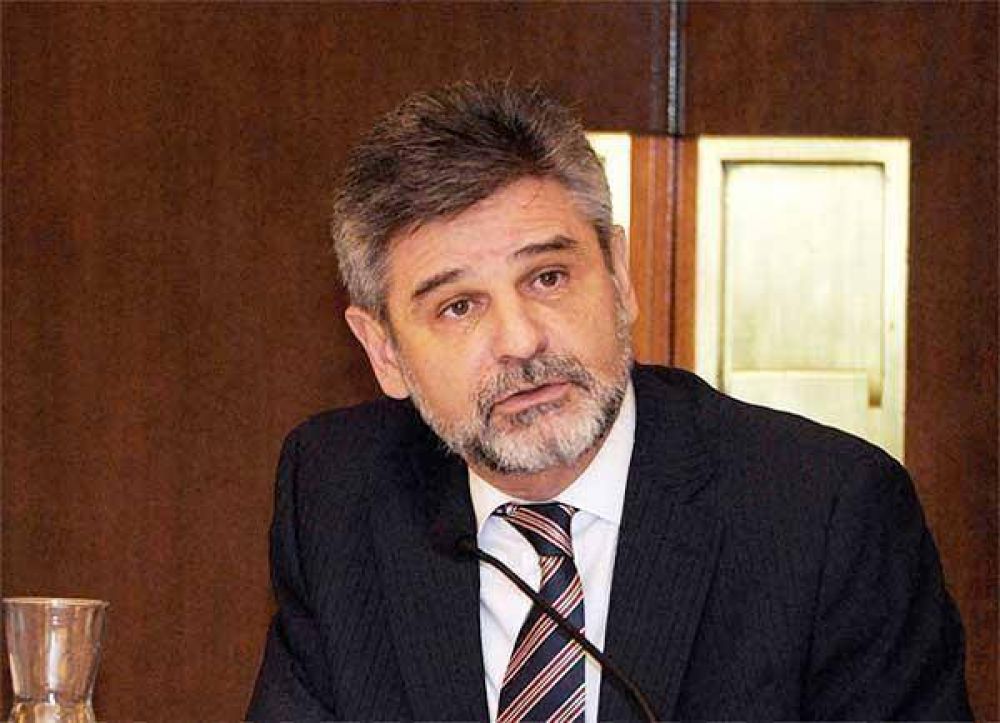 Filmus: �Macri elige hipotecar el futuro de los porte�os�