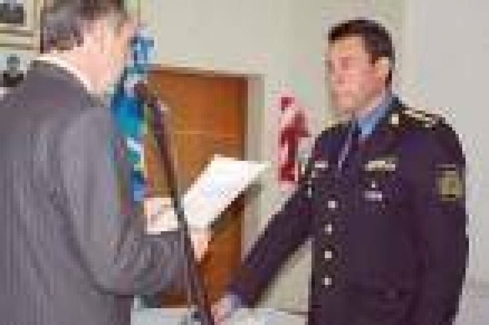 N�stor Siri jur� como jefe de la Polic�a y Luis B�ez como subjefe