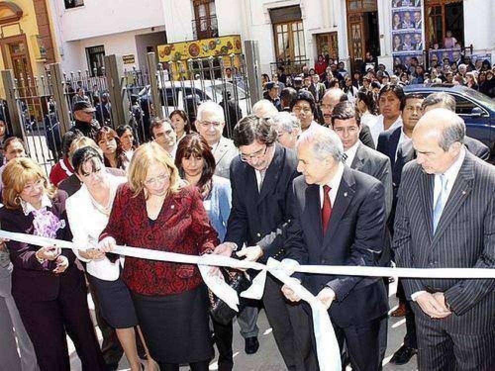 Inauguraron las obras de reconstrucci�n de la Escuela Normal