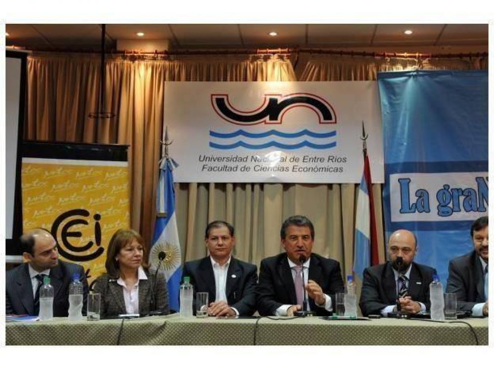 Urribarri dijo que �Entre R�os es el emblema de la recuperaci�n�