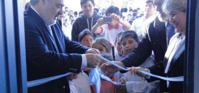 Ricardo inaugur� ampliaci�n y refacci�n en una escuela del paraje "Raices Norte" de Bella Vista