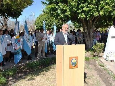 El gobernador inaugur� pavimentos, Iluminaci�n y otras obras en Santa Luc�a