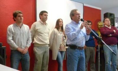 Molina dijo que "hay que tener pelotas" para gobernar y critic� a la oposici�n