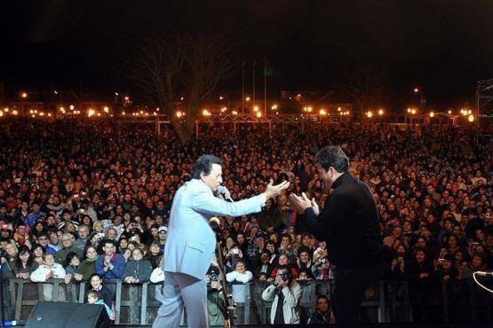 El Talar festej� nuevas obras con un multitudinario recital de Palito Ortega