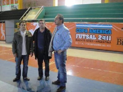 El Gobernador recorri� el Polideportivo Ministro Rivadavia previo a la Copa Am�rica de futsal