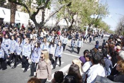 La docente fueguina Beatriz Bleuer uno de los educadores distinguidos por Sileoni
