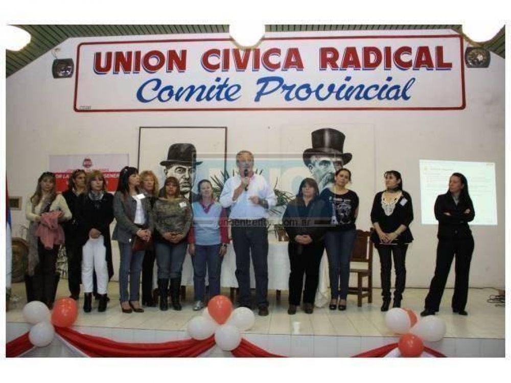 Duro rechazo radical al planteo de socialistas contra Alfons�n