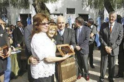 Una docente santiague�a fue distinguida con el premio "Maestro Ilustre"