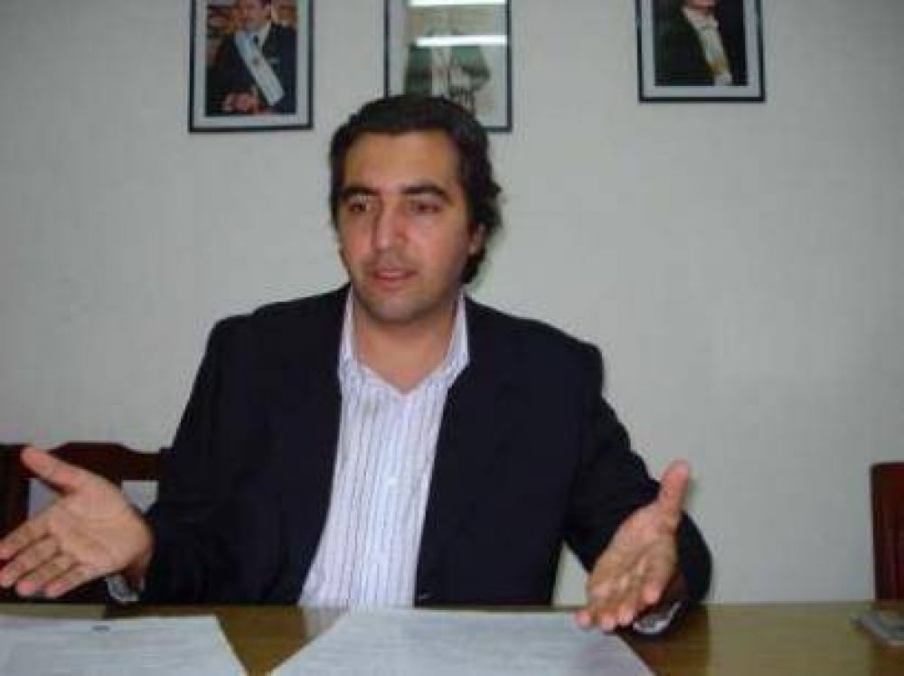 Hern�ndez pidi� equiparar asignaciones familiares